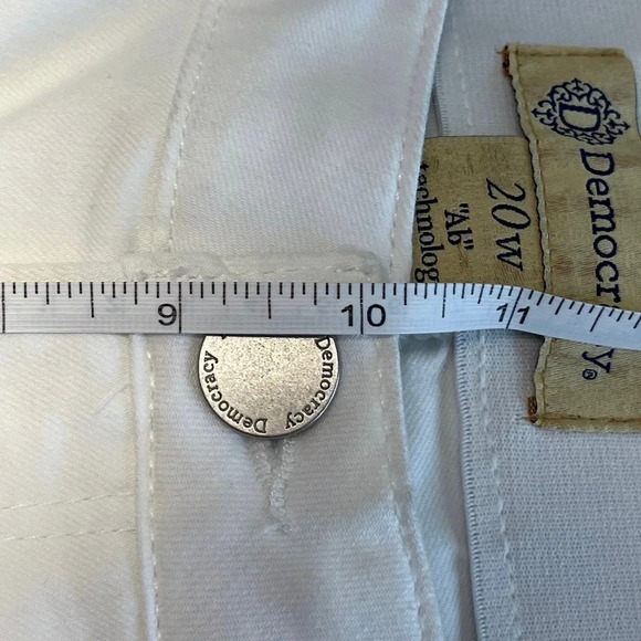 Democracy "Ab" technology Womens 20W White Shorts Raw Hem NEW - Picture 6 of 14
